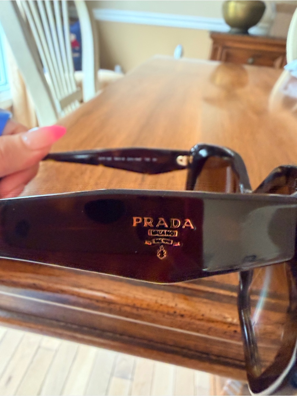 PRADA Classic Oversized Brown Tortoiseshell Women's Sunglasses
LIKE NEW - Picture 5 of 6